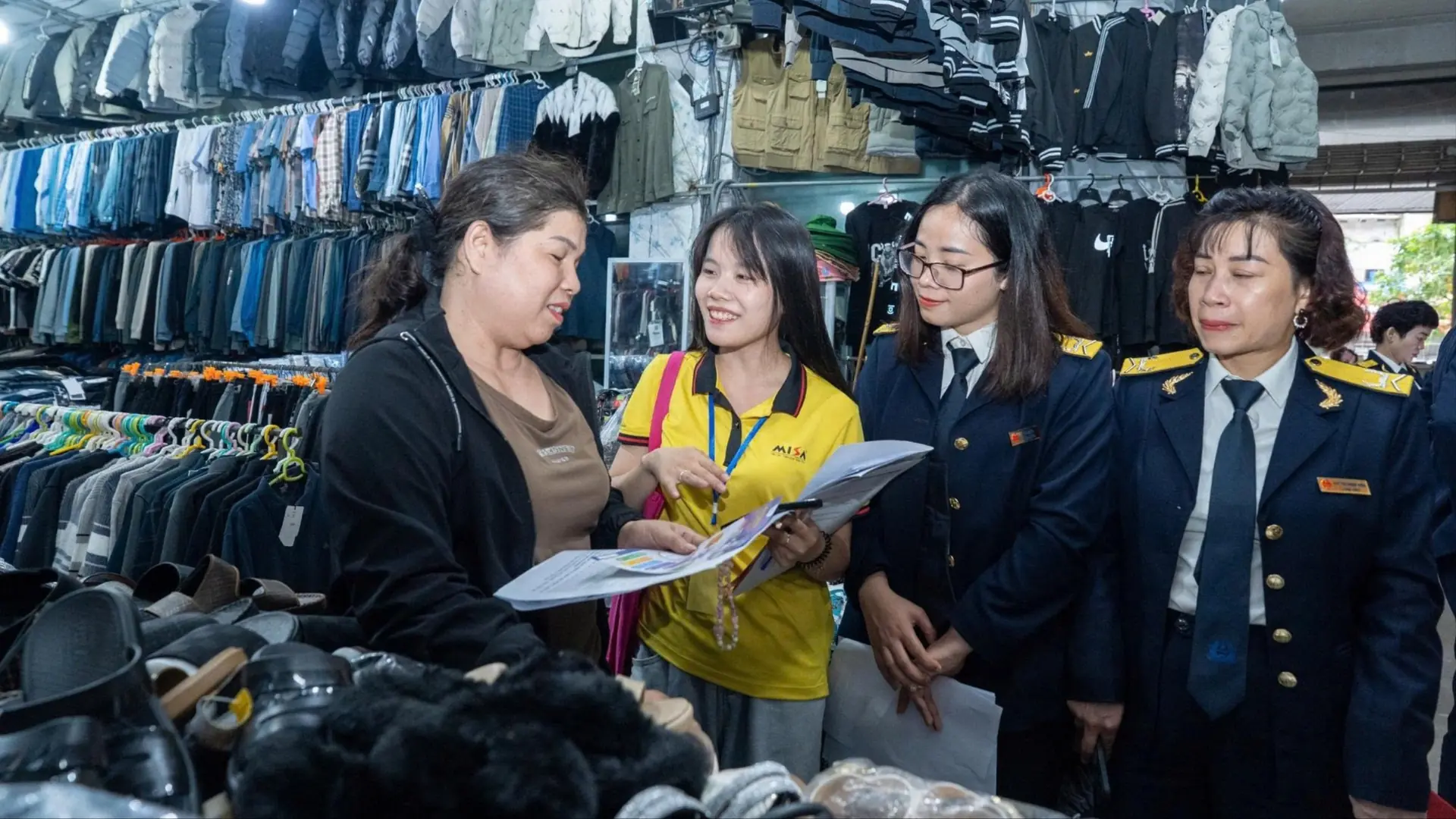 Đề xuất nâng ngưỡng miễn thuế hộ kinh doanh lên 750 triệu đồng